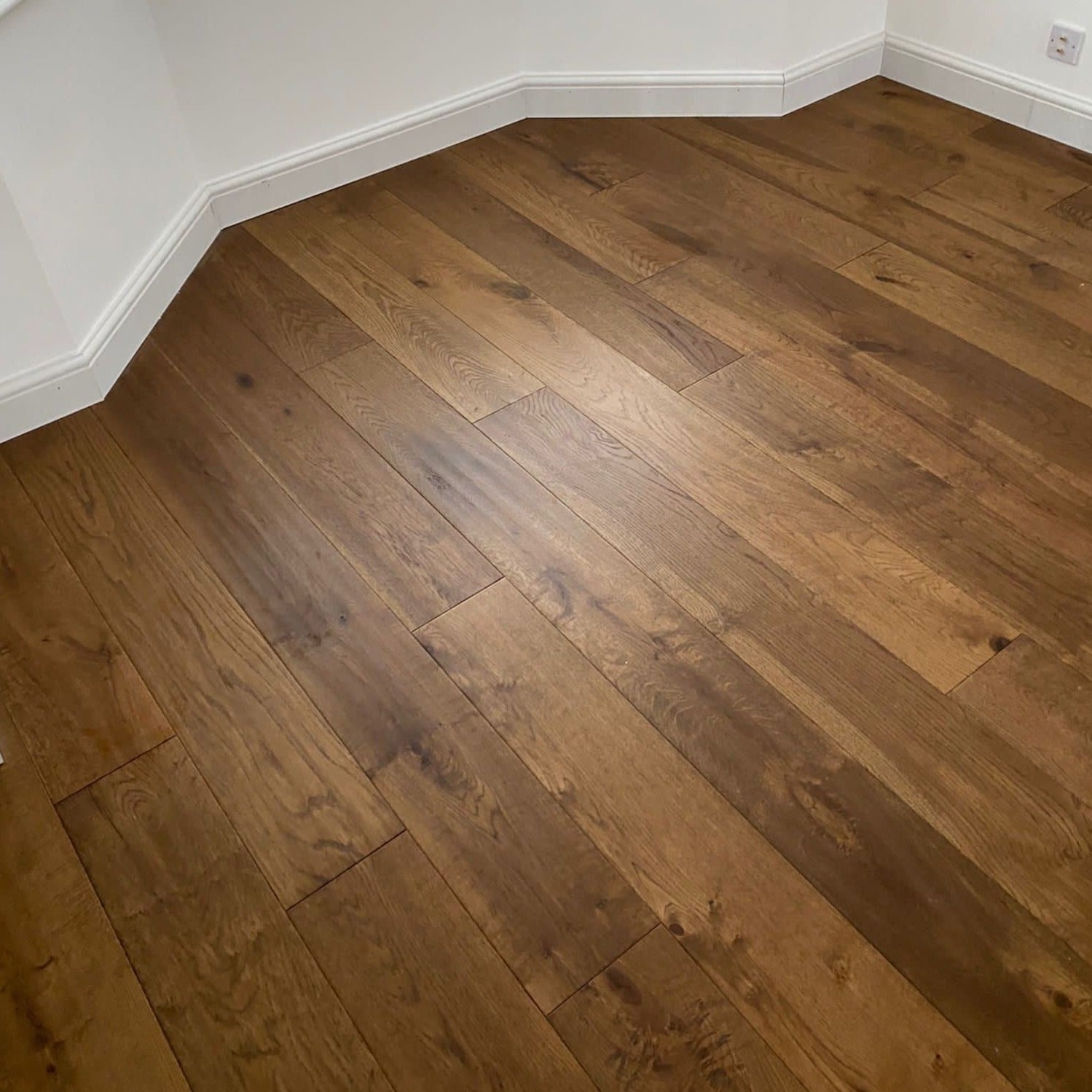 Palace 20/6mm French Oak- Hand scraped Cognac Stained